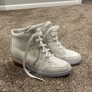Like new! Sorel Out N About Wedge Sneakers